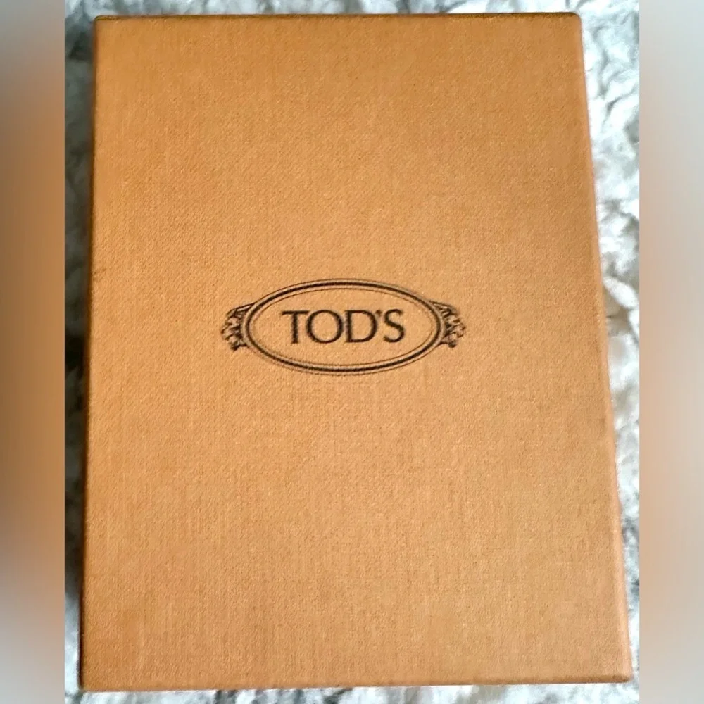 Discontinued Tod’s Blue Pebbled Leather Zip Around Wallet NWT Box Made Italy